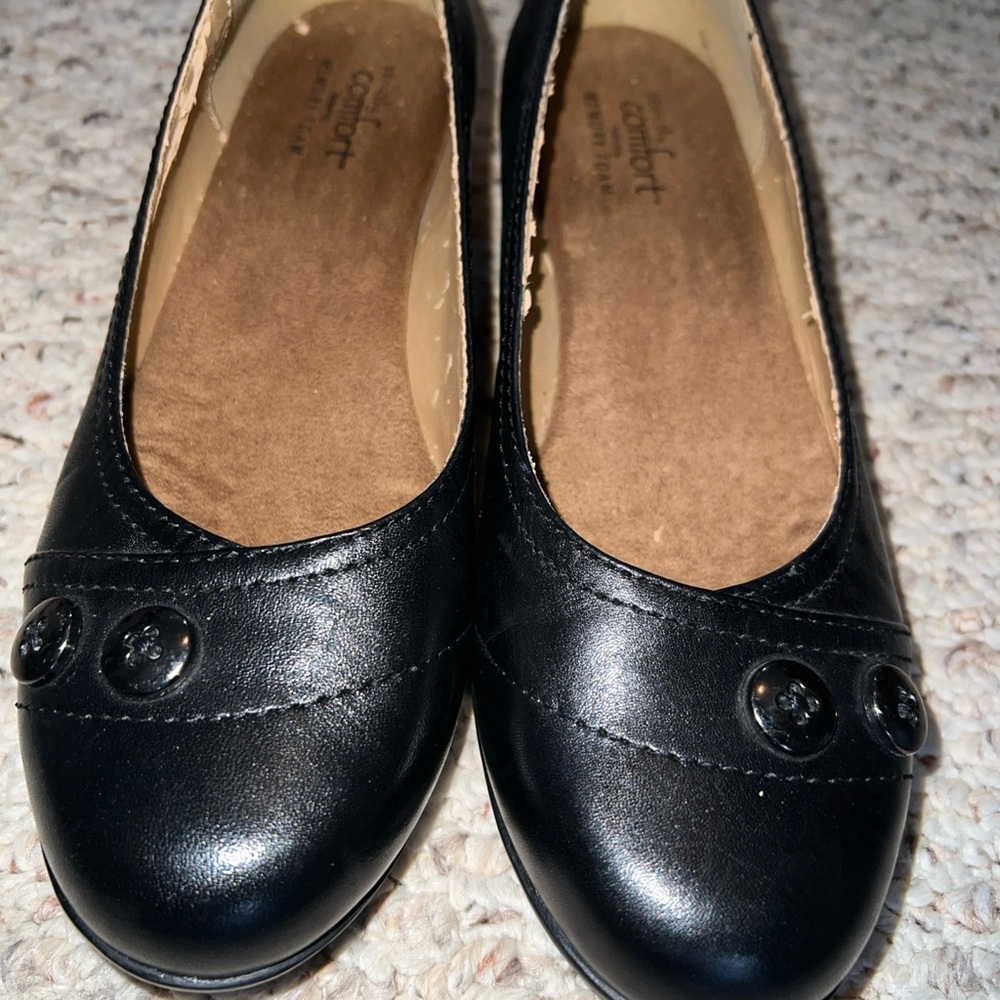 Black Comfort Ballet Flats with Button Detail 1” wedge heel size 6